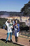 Dreilndereck ARGENTINIEN / PARAGUAY / BRASILIEN 1986 _im sehr guten 'Hotel Internacional Iguaz / Argentina' an den Wasserfllen IGUACU lernte ich abends den amerika- nischen Schauspieler 'Robert de Niro' kennen, der hier in der Umgebung der Wasserflle mit Jeremy Irons und Liam Neeson den britischen Film 'The Mission' drehte_seine bei- den netten Begleiterinnen zeigten mir freundlicherweise in 2 Tagen die Wasserflle und 'Asuncion',  Hauptstadt von PARAGUAY_Jochen A. Hbener