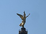 Siegesgttin (im Volksmund: 'Gold-Else'), oben auf der Siegessule am Groen Stern_Berlin, Sommer 2004 