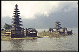 1996_INDONESIA_Bali_Temple Pura Ulum Danu Bratam_very idyllic and photogenic_my motorcycle-world-trip 1995/96_Jochen A. Hbener